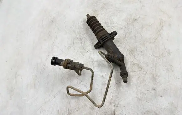 BMW 3 E90 E91 Clutch master cylinder 6775872