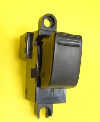 Nissan Primera Electric window control switch 2262N1