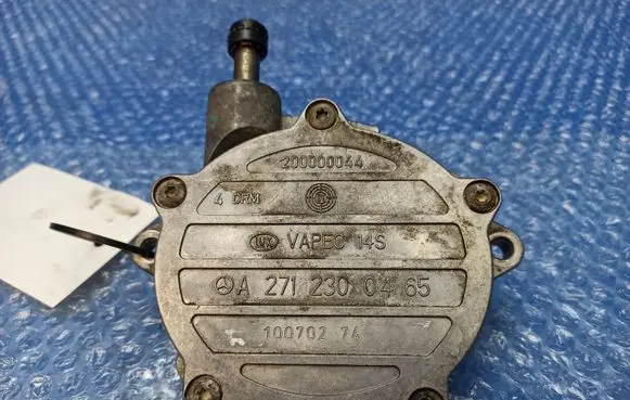 Mercedes-Benz C W203 Vacuum pump A2712300465