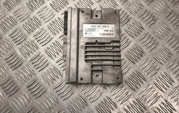 Audi A5 8T 8F Gateway control module 8W0907468C