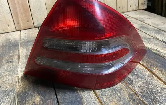 Mercedes-Benz C W203 Rear/tail lights ULO3311R
