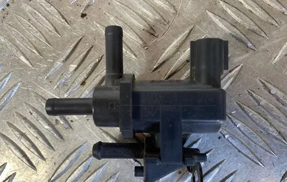 Toyota Avensis T270 Turbo solenoid valve 9008091231