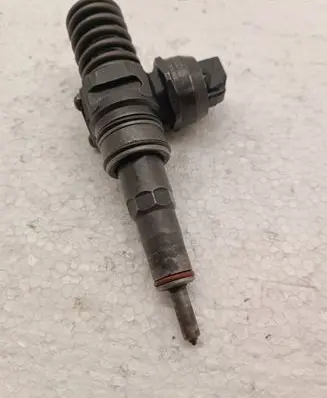 Volkswagen Golf V Fuel injector 038130073BN 0414720313