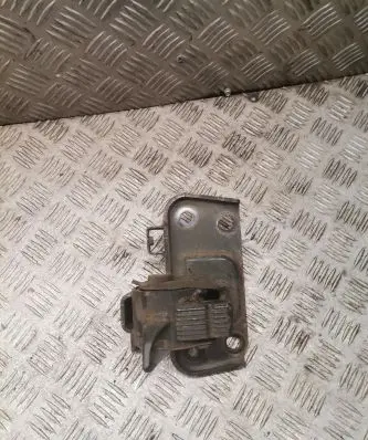 Toyota Avensis T270 Engine mount bracket