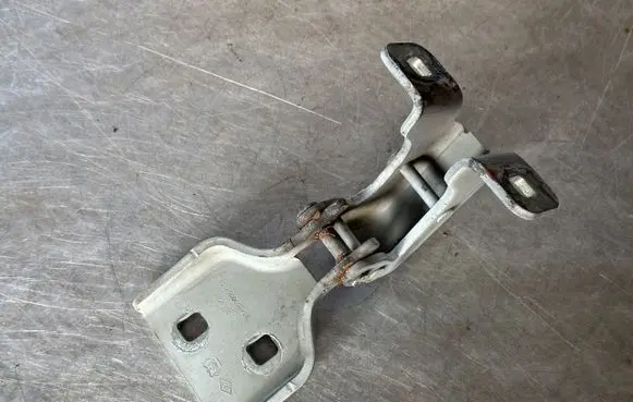 Renault Master III Front door upper hinge 804000006R
