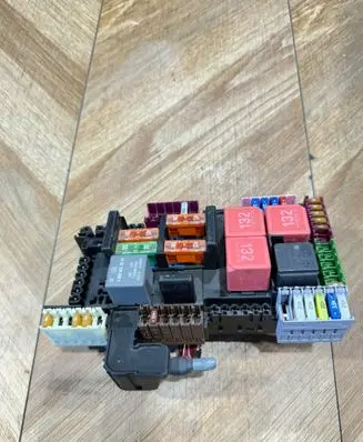 Mercedes-Benz C W205 Fuse module A2059068501 154941236 ZGS003Q04