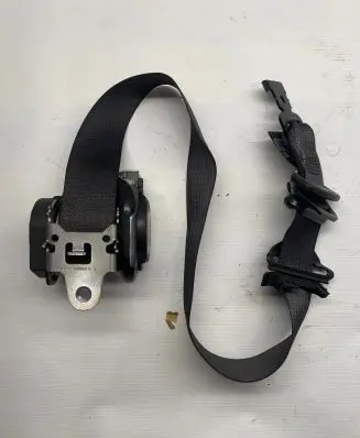 Opel Astra J Front seatbelt 617023500