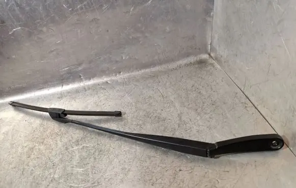BMW 6 F12 F13 Windshield/front glass wiper blade 7203156
