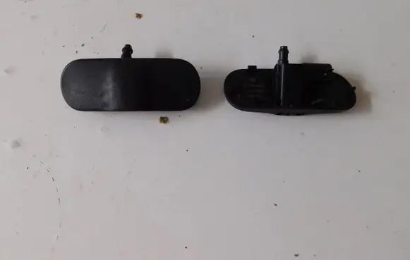 Volkswagen Caddy Windshield washer spray nozzle 