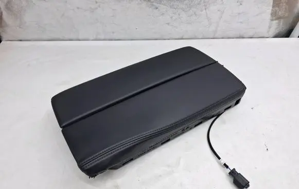 Land Rover Range Rover Sport L494 Armrest 9810060277 9810631877
