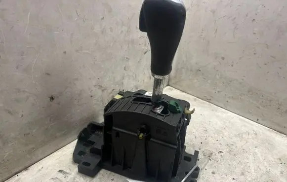 Land Rover Range Rover Sport L320 Gear selector UCB500092