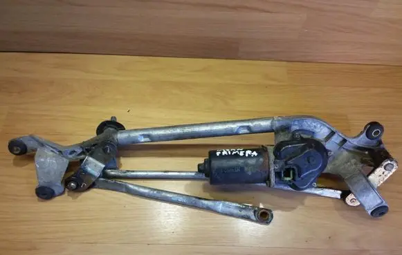 Nissan Primera Front wiper linkage and motor 1155603B