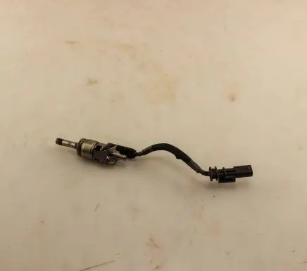 Volvo XC90 Fuel injector 31432778