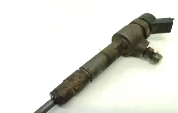 Volkswagen Golf I Fuel injector 0445110002