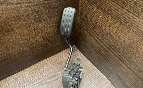 Renault Trafic II (X83) Accelerator throttle pedal 7700313060 6PV00811914