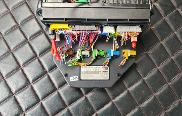 Mercedes-Benz C W204 SAM control unit A2045456401 A2044423300 A2045456801