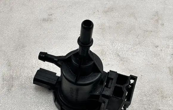 Mercedes-Benz GL X166 Vacuum valve A0014760532