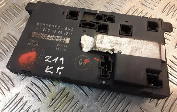 Mercedes-Benz E W211 Door control unit/module 2118207526 A2118207526
