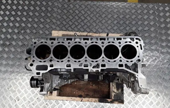 Land Rover Discovery 5 Engine block DT306 K6D36L084AA