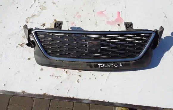 Seat Toledo IV (NH) Front bumper upper radiator grill