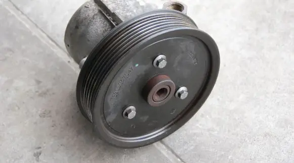 Renault Laguna III Power steering pump 180KM