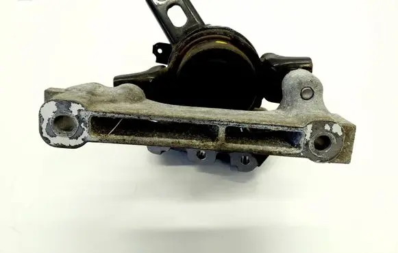 Toyota RAV 4 (XA40) Engine mount bracket 