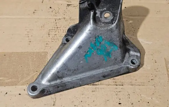 BMW 5 E60 E61 Engine mounting bracket 6769153 EN1706AC