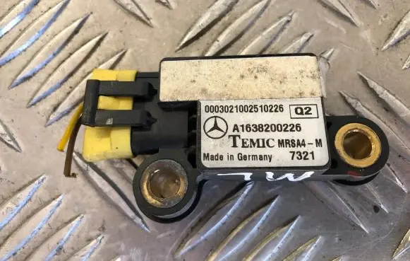 Mercedes-Benz ML W163 Airbag deployment crash/impact sensor A1638200226 7321 000302102510226