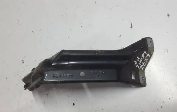 Seat Leon (1P) Fender mounting bracket 1P0821136XXX 1P0821136
