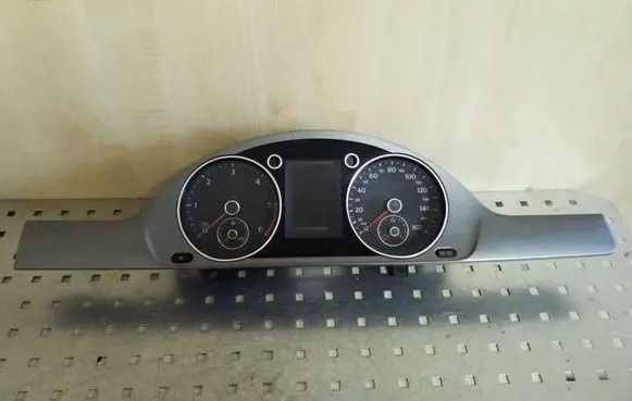 Volkswagen PASSAT B7 Speedometer (instrument cluster) 3AA920970A