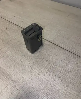 Honda CR-V Headlight level height control switch M10537