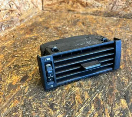 Mercedes-Benz E W124 Dash center air vent grill
