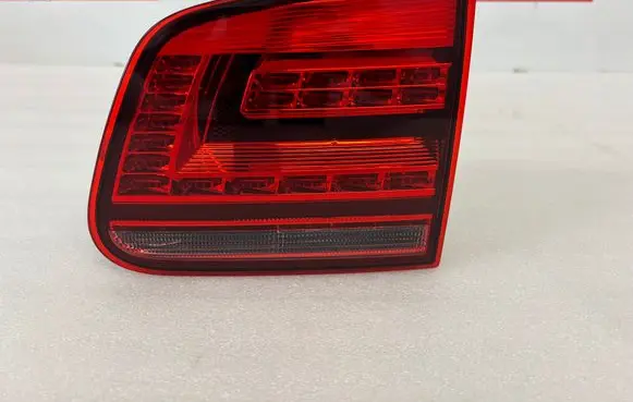 Volkswagen Tiguan Tailgate rear/tail lights 5N0945308