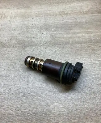 BMW 3 E90 E91 Camshaft vanos timing valve 1707323 13150137