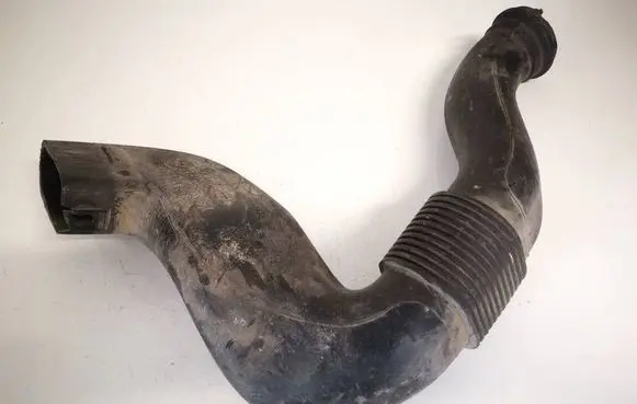 Air intake hose/pipe