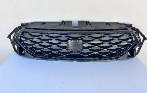 Seat Ateca Front bumper upper radiator grill 575853654P