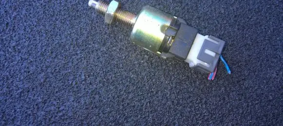 KIA Carens I Brake pedal sensor switch 040715