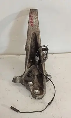 BMW 5 GT F07 Front wheel hub spindle knuckle 6775768