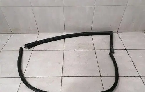 Ferrari Purosangue Front door rubber seal LEFT902585