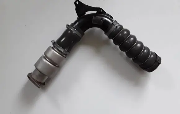 Ford Focus Air intake hose/pipe AV616C646HE