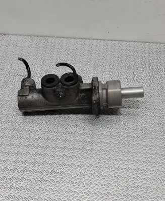 Volkswagen Golf IV Master brake cylinder 21027099