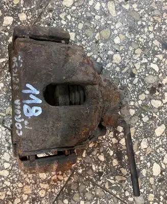 Toyota Corolla Verso E121 Front brake caliper