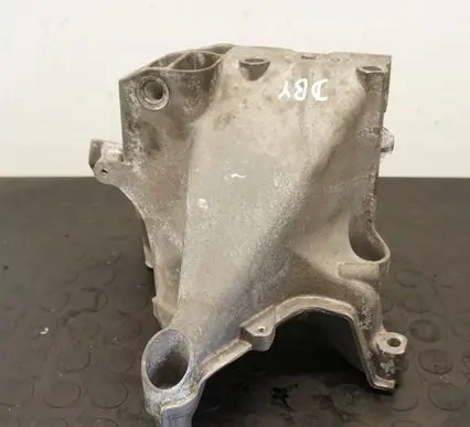 Engine mounting bracket