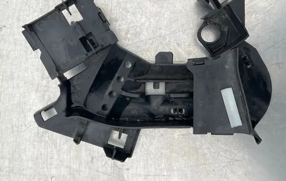 Volkswagen PASSAT B7 Other engine bay part 1K0971615