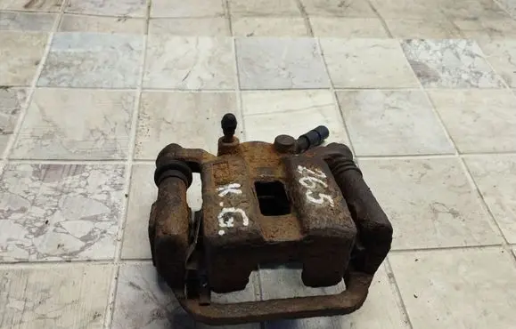 Nissan Murano Z50 Rear brake caliper
