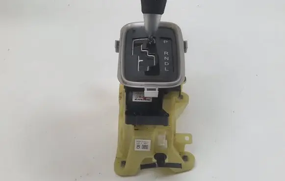 Mitsubishi Outlander Gear shifter/selector 2400A376 5PR376 1209200007