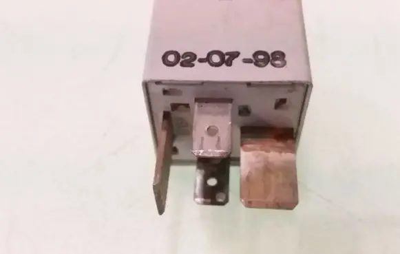 Volkswagen PASSAT B5 Other relay 8D0951253 370