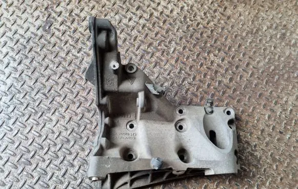 Porsche Cayenne (9PA) A/C compressor mount bracket 9481022135R