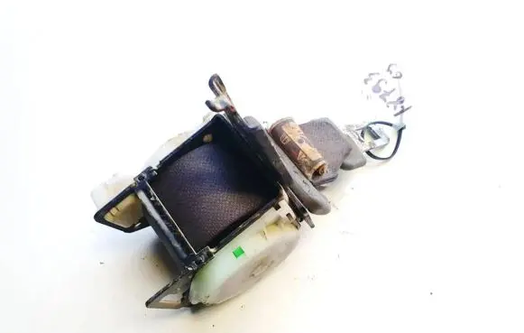 Middle seatbelt (rear)