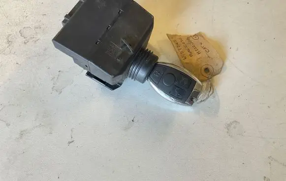 Mercedes-Benz C W203 Ignition lock 2095450508 3300240 7002823920206154